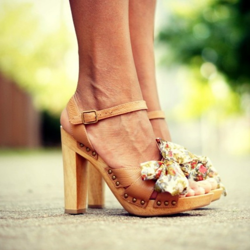Crown Miss America Floral Bow Tan Platform Sandals